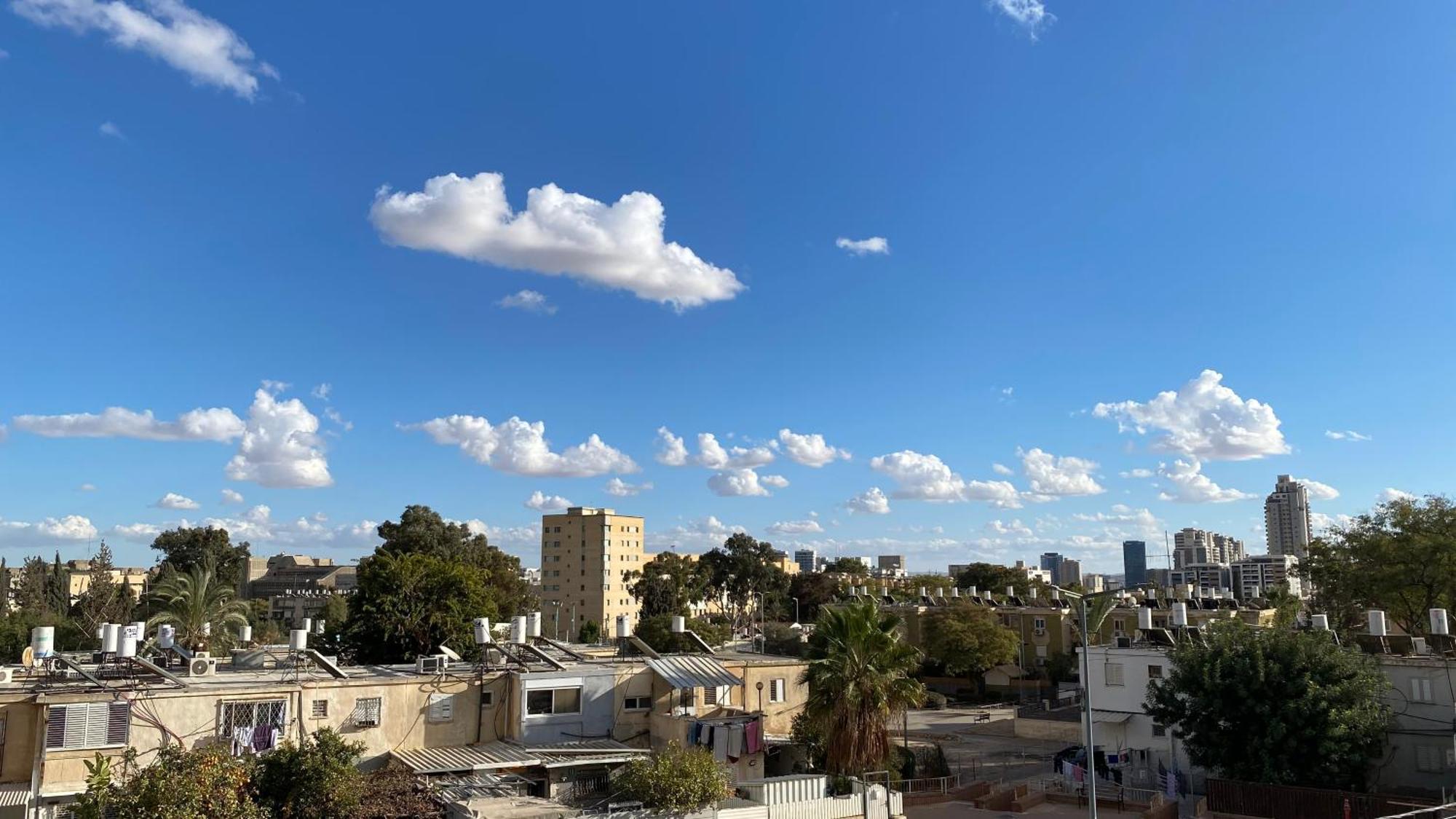 דירה יפיפיה! מיקום מעולה! אוניברסיטת בן גוריון, סורוקה, שוק, פארק! Apartment Beersheba Exterior photo